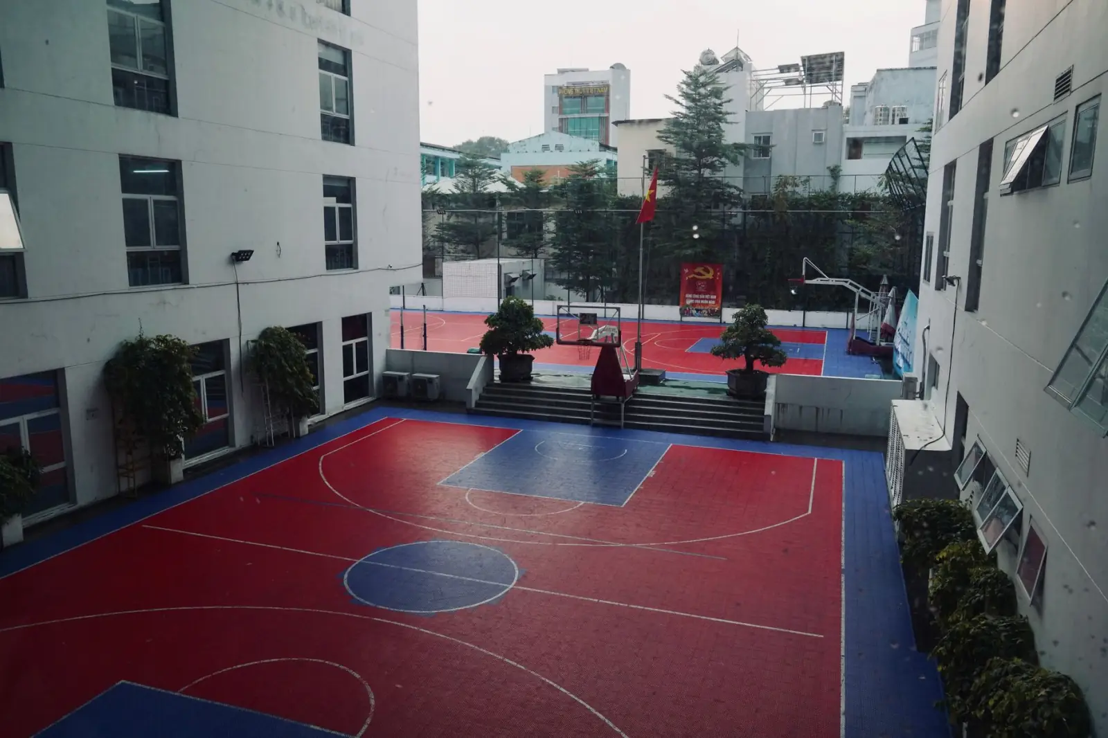 东莞贸易服务企业服装服饰批发选品策略与市场适配分析