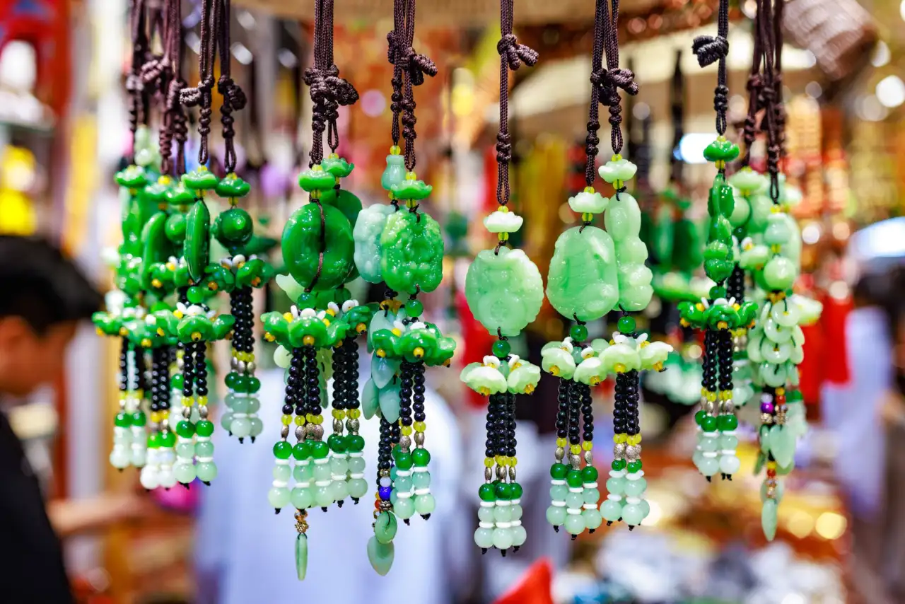 东莞服装批发市场鞋帽箱包供应趋势与选品要点